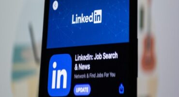লিঙ্কডইন (LinkedIn) ব্যবহার করে চাকরি পাওয়ার সহজ উপায়