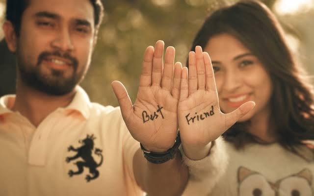 ডানদিকে সোয়াইপ করলেই মিলবে জাস্ট ফ্রেন্ড– গার্লফ্রেন্ড!!! 😍 সাথে আবার Nokia 220 4G অফার।