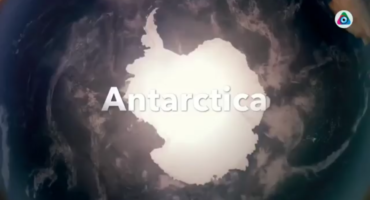 এন্টার্কটিকা রহস্যময় আদি মানব ও বরফশীতল এক মহাদেশের গল্প Antarctica is the story of a mysterious primitive man and an ice-cold continent