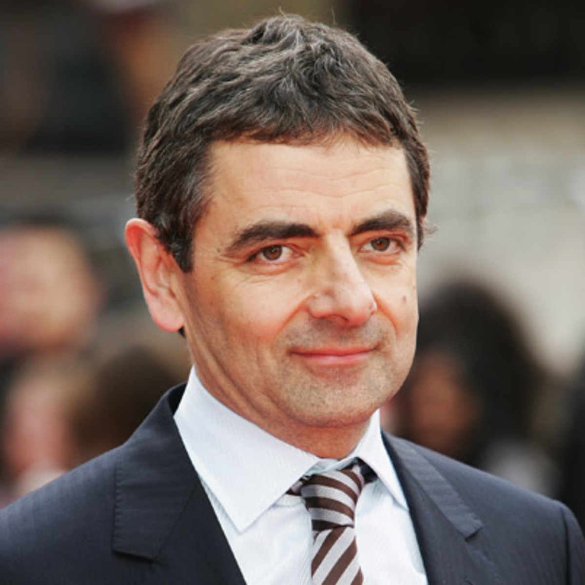 দেখে নিন Mr. Bean খ্যাত Rowan Atkinson এর দমফাটানো কমেডি-সমৃদ্ধ জনপ্রিয় মুভি সিরিজ Johnny English এবং নিয়ে নিন Mr. Bean  সিরিজের ডাউনলোড লিংক!